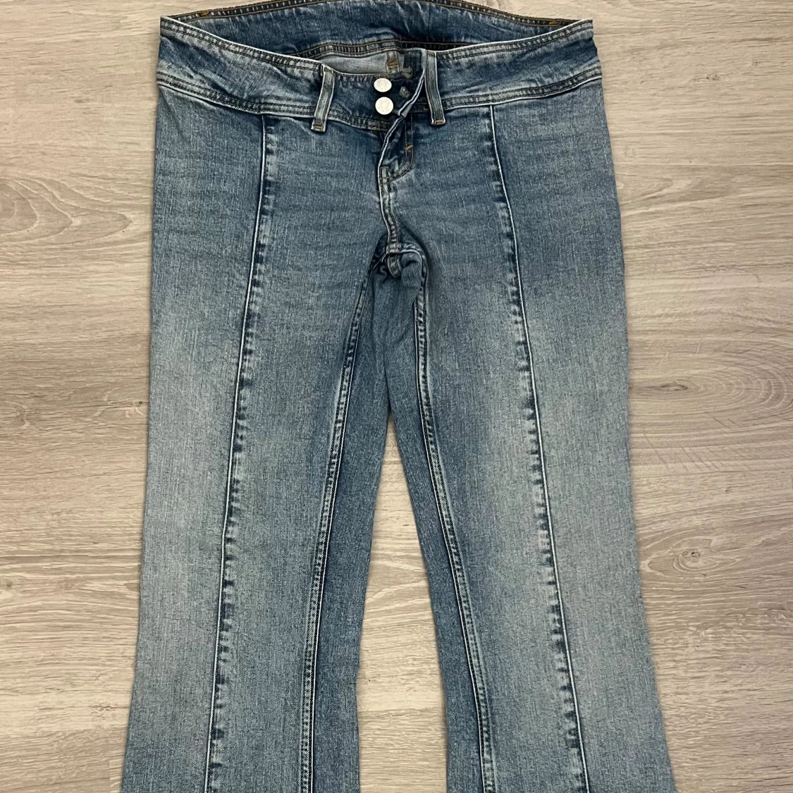 Bootcut jeans från Monki, ljusblå denim - 4