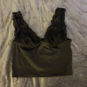 Svart topp - Perfekt för en utgång.🙌