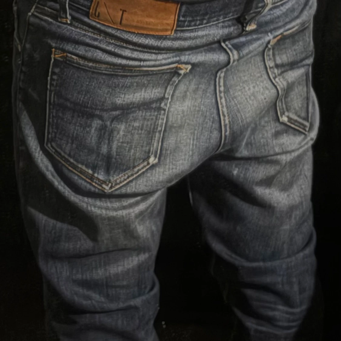 Blå jeans med slitningar - 4