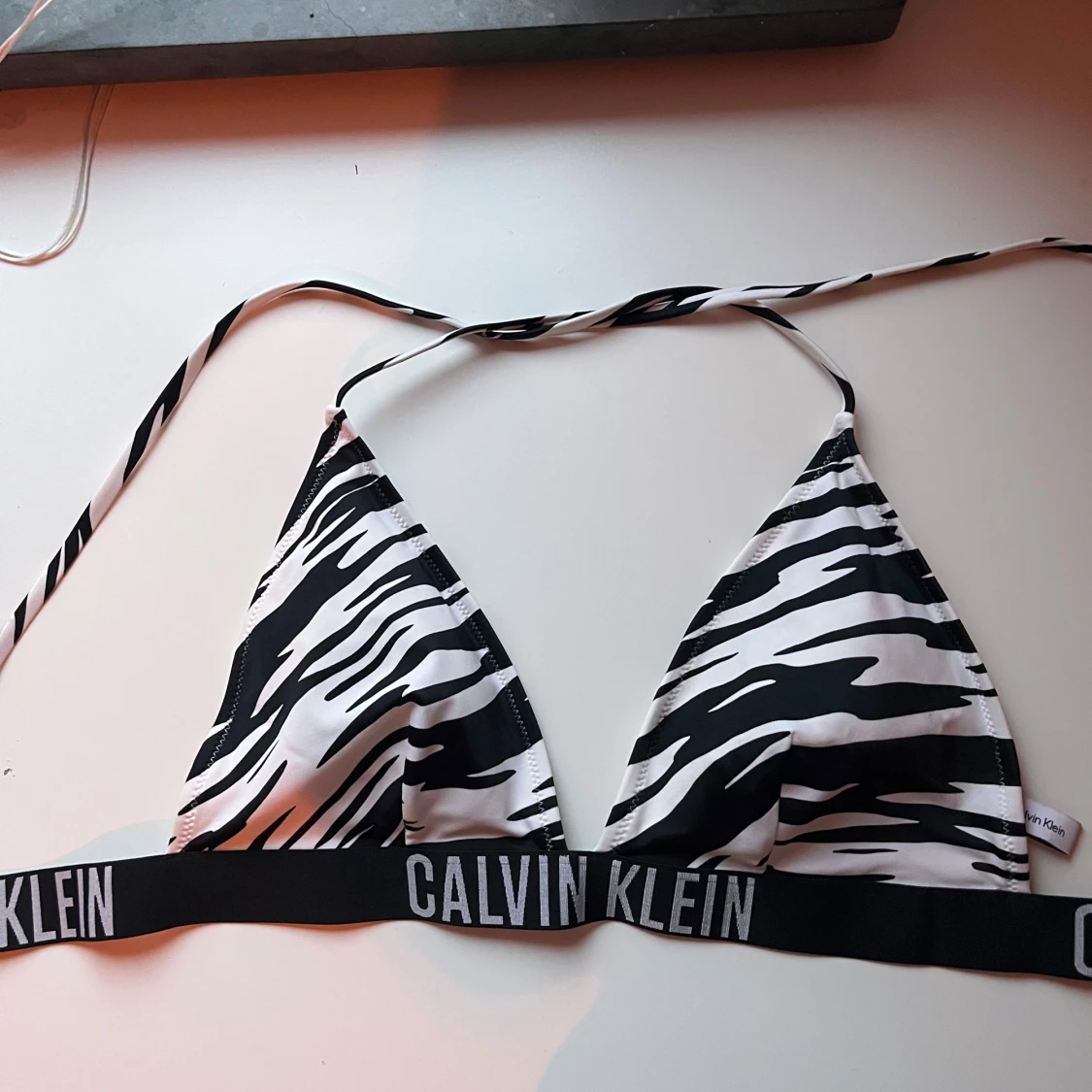 Zebramönstrad bikiniöverdel Calvin Klein - 1