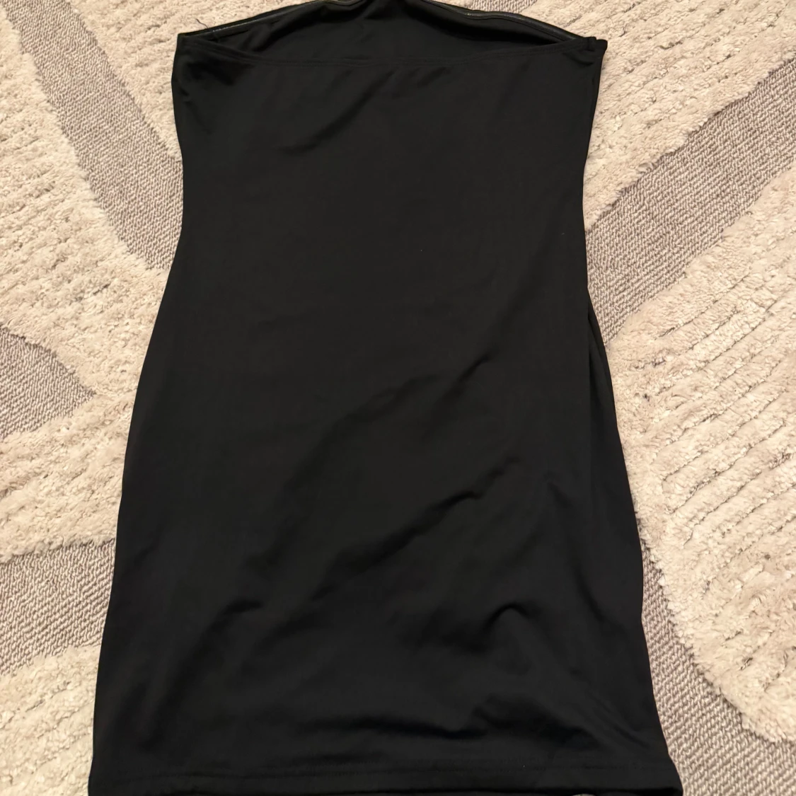 Svart glittrig tubklänning från SHEIN - 1