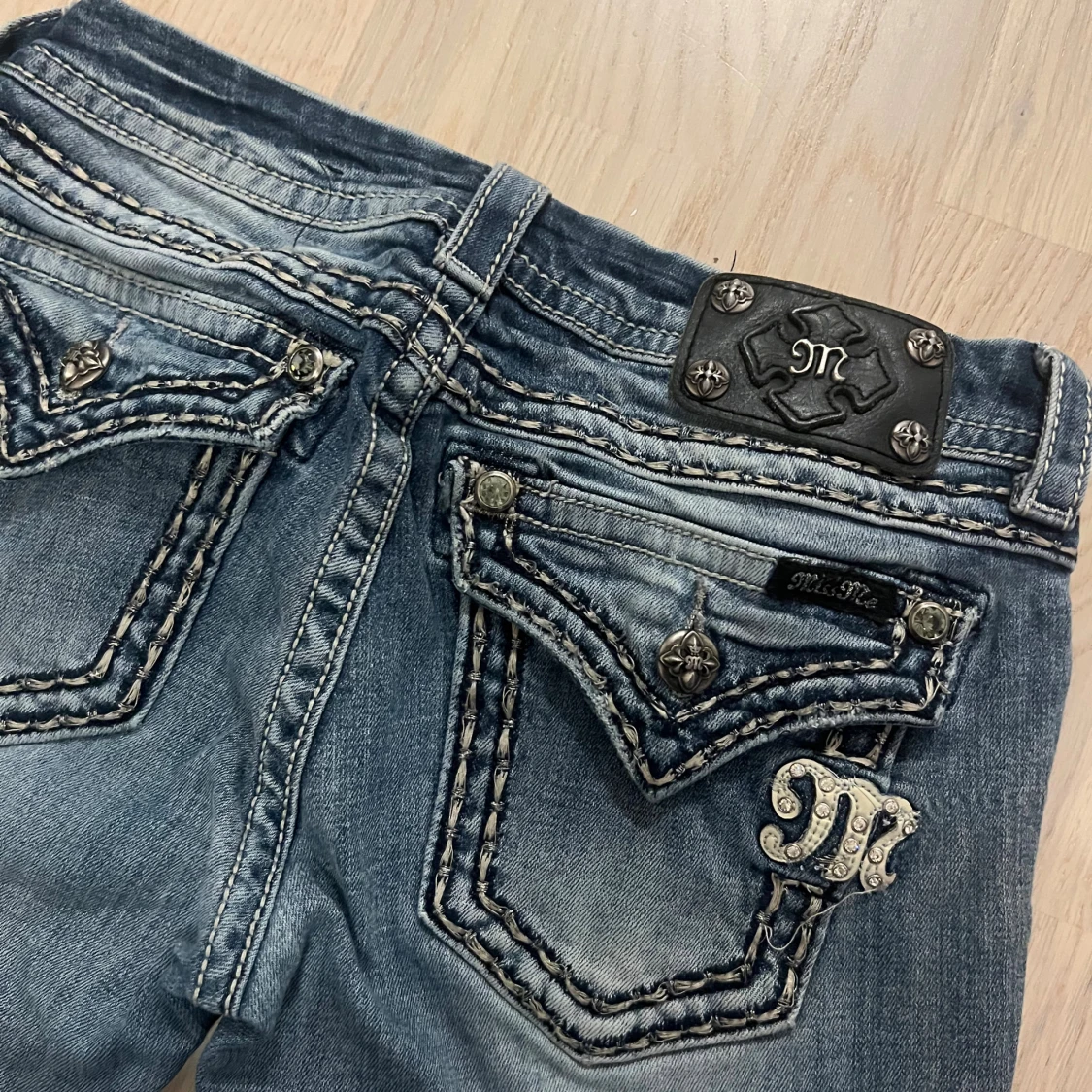 Miss Me blå bootcut jeans med detaljer - 1