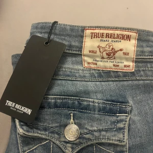 True religion  - Nya med prislapp. Innerbenslängden är 77cm.   Dm för bilder eller frågor💓💓 Priset går o diskutera vid snabb affär!!