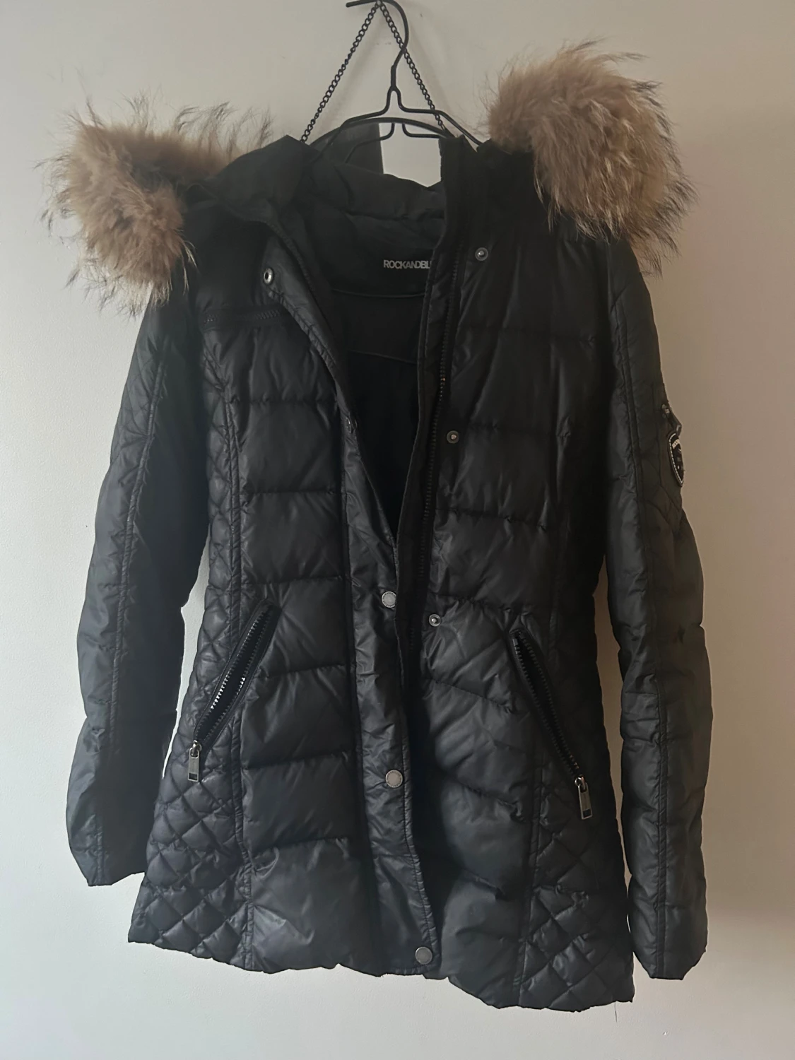 Svart Rockandblue pufferjacka med fuskpäls