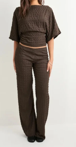 Brun nelly - Säljer mitt populära bruna mjukis set från Nelly i strl S. Fint skick!