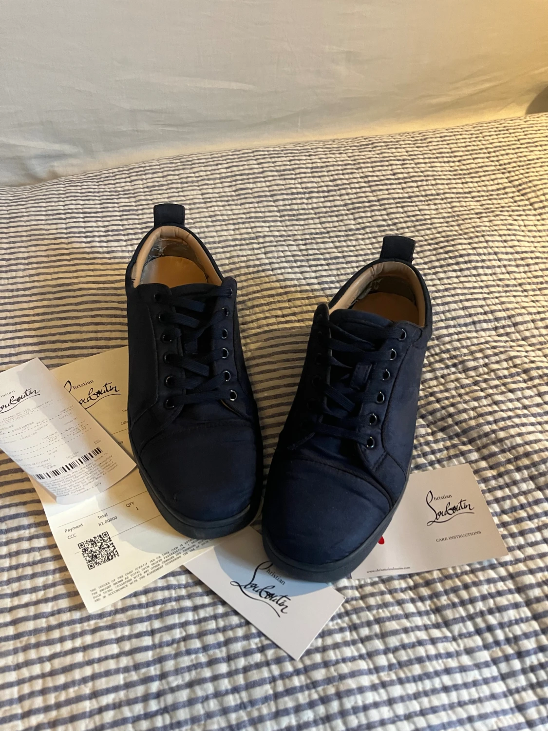 Mörkblå sneakers från Christian Louboutin