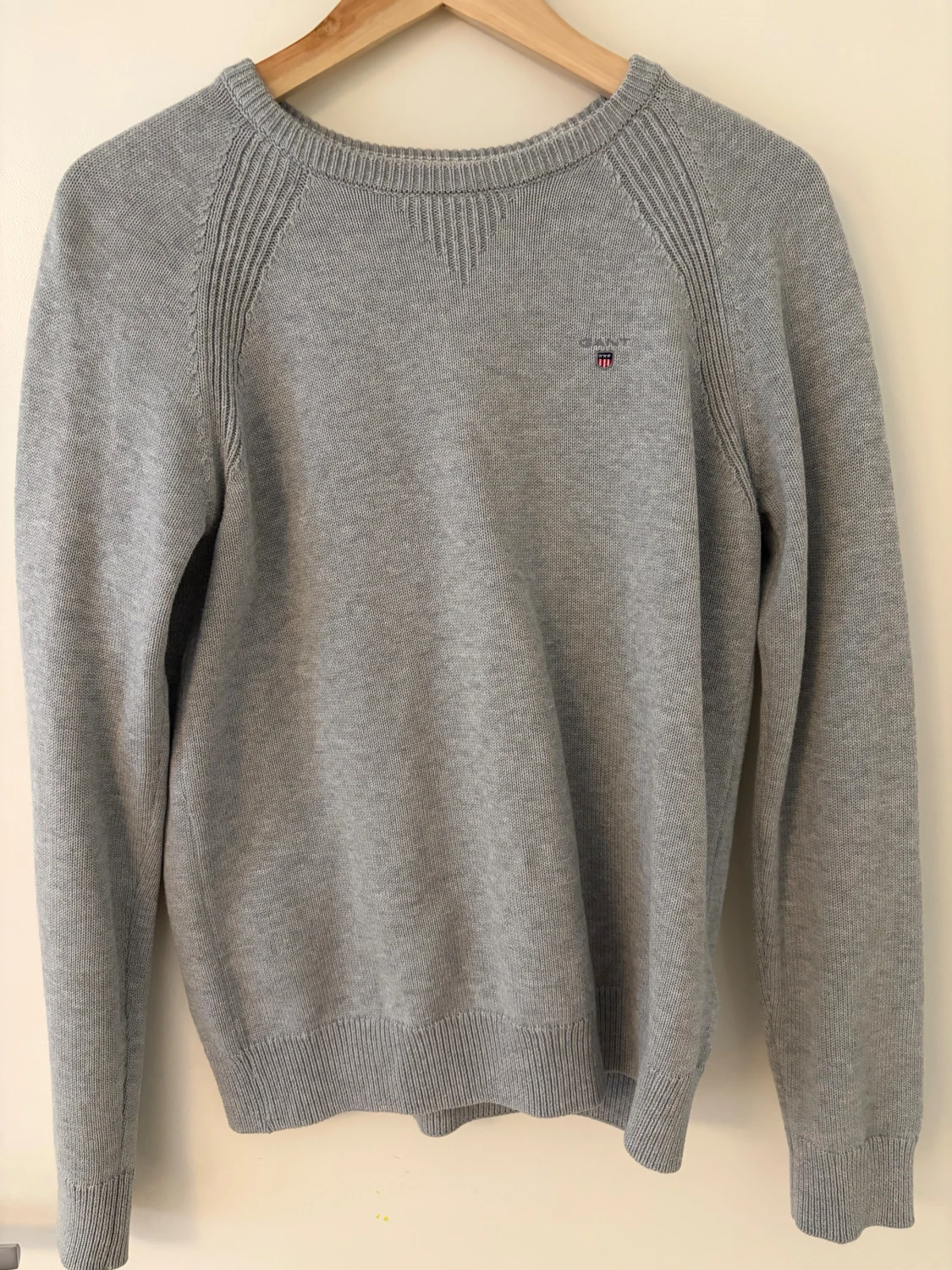 Grå stickad tröja från GANT