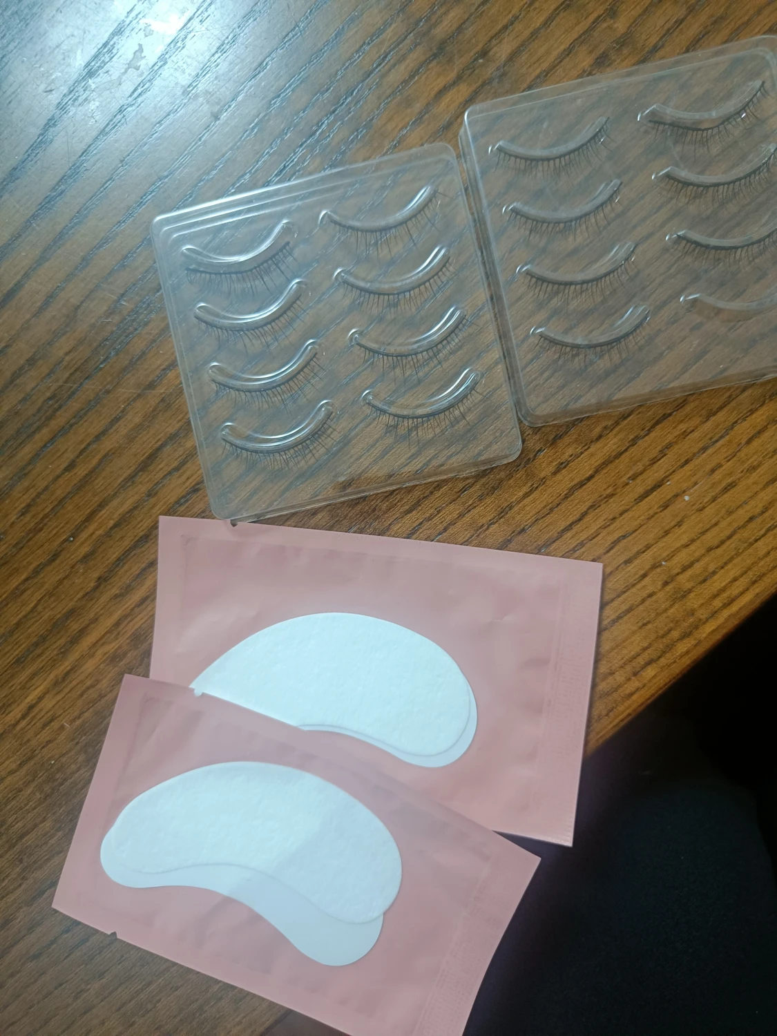 Falska ögonfransar och pads