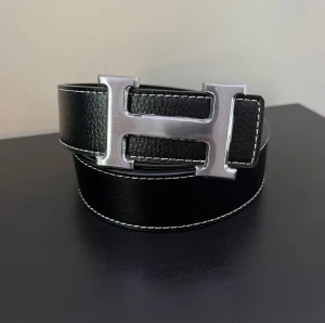 H bälte  - Herm.es bälte för endast 329kr ingår ett armband, bara att höra av er vid intresse eller frågor.