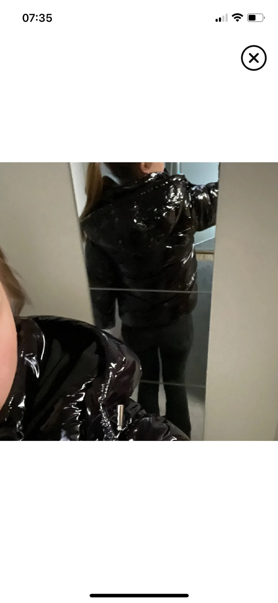 Glansig svart pufferjacka från Nelly - 1