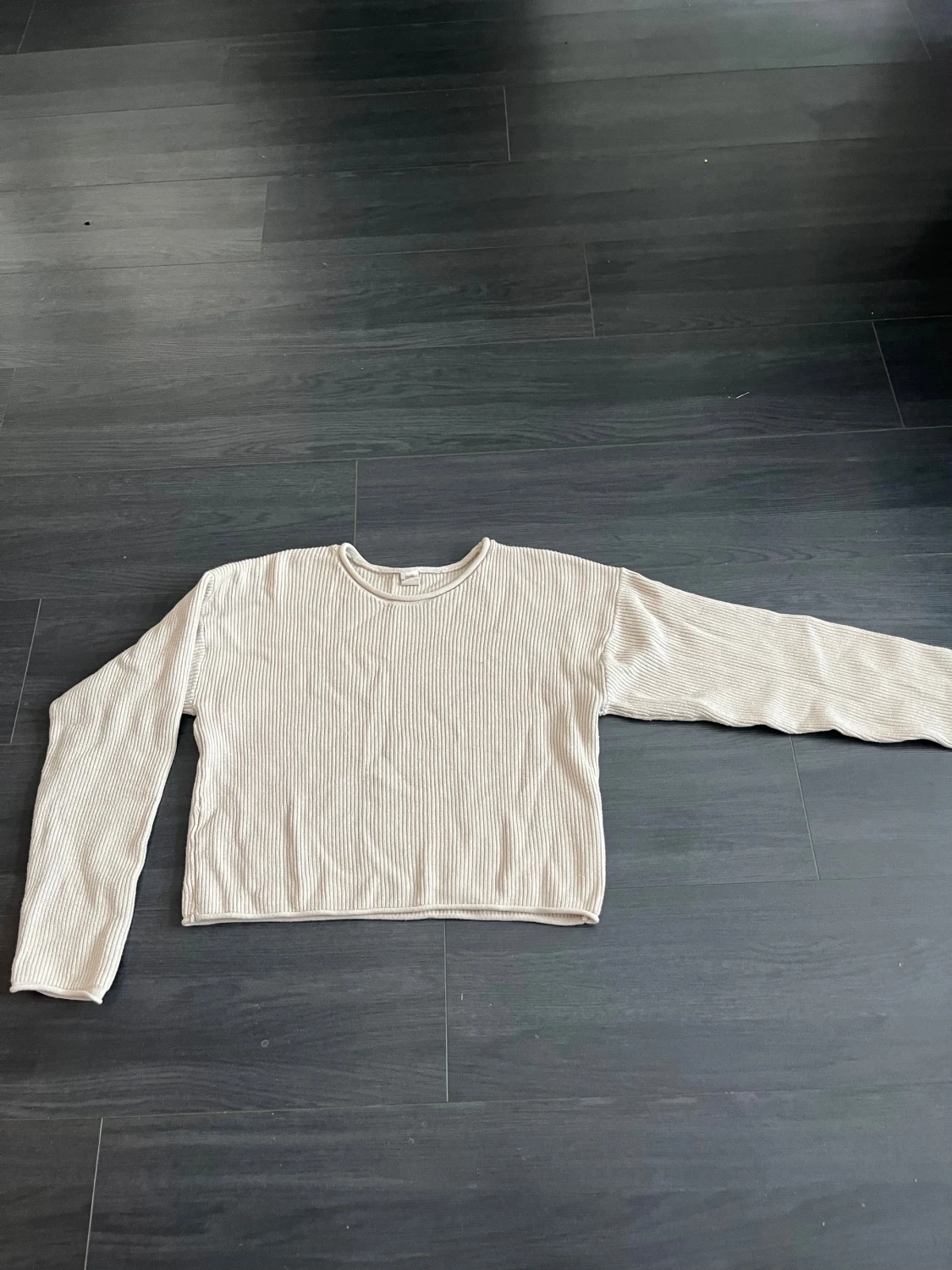 Beige ribbad tröja från Uniq Young