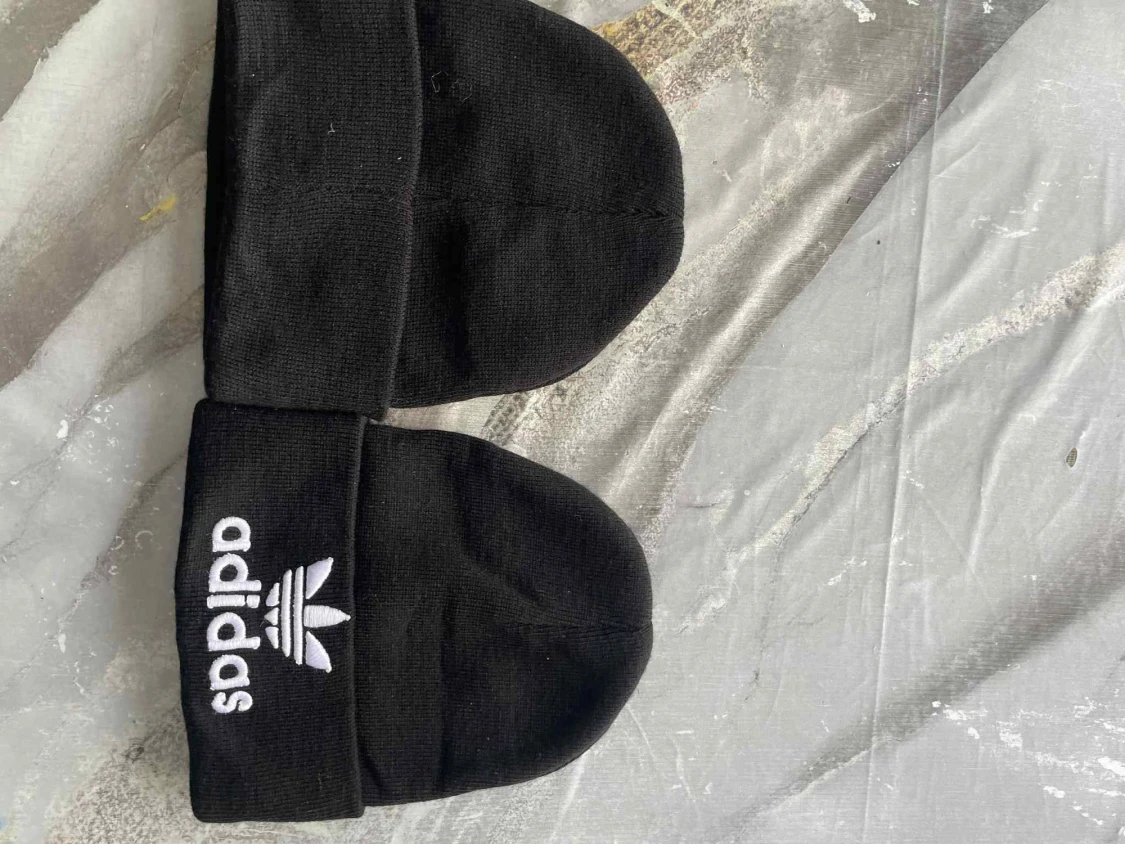 Svart Adidas mössa med broderad logga - 1