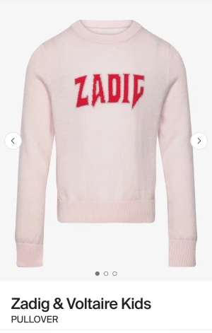 Ljusrosa tröja från Zadig & Voltaire - Snygg ljusrosa stickad tröja från Zadig & Voltaire med coolt rött ZADIG-tryck framtill.