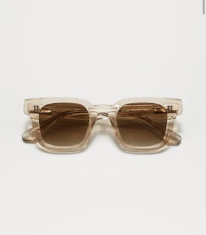 Chimi 04 core - Ecru - Snygga solglasögon från Chimi. Modellen är 04 core och i färgen ecru. Orginalpris 1400 kr. Säljs för 900 kr. Mycket bra skick. Använda fåtal gånger. Inga tecken på användning. Kommer med vit hård förvaringsbox. Perfekt accessoar.