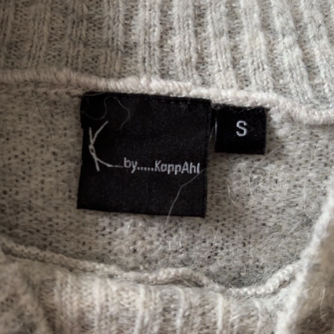 Grå stickad tröja från KappAhl - 2
