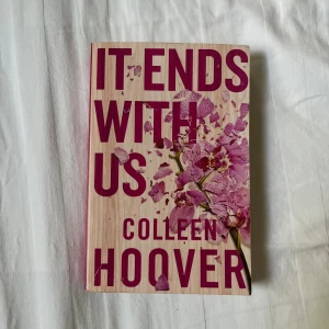It Enda With Us bok - Säljer It ends with us från Colleen Hoover💗