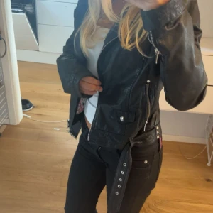 Skinnjacka - Cool skinnjacka från jofama by Kenza