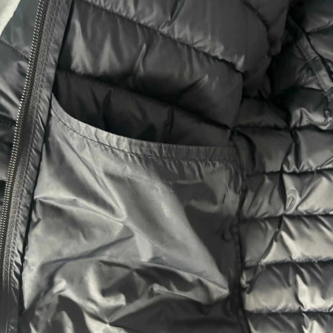 Svart dunjacka Peak Performance - 3