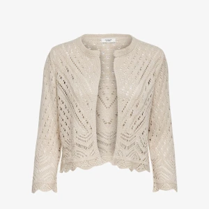 Stickad bolero - Knappt använd. Har sytt in en knapp kan tas bort om de önskas. Strl s-xs. Perfekt inför hösten 