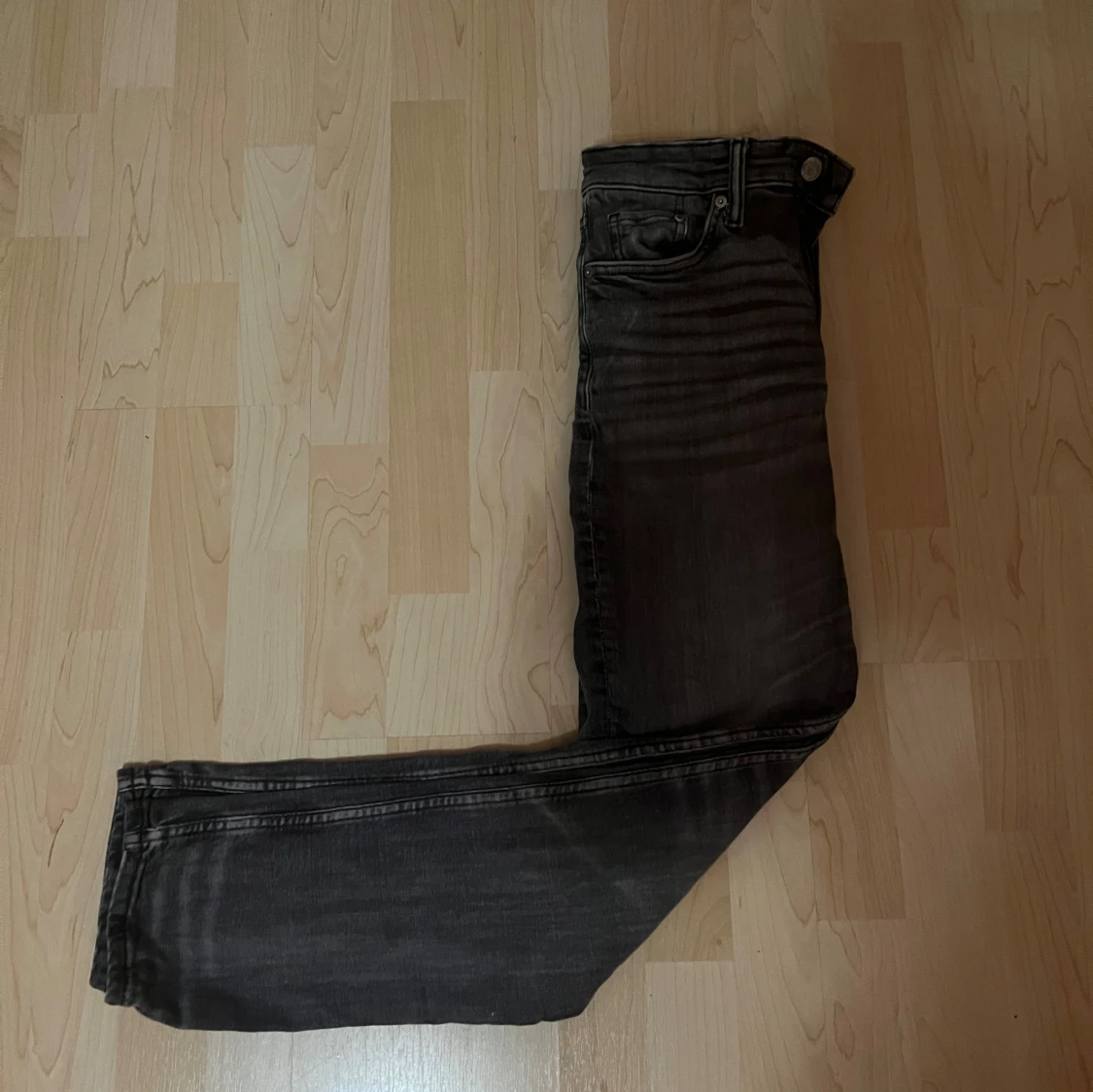 Slim fit grå jeans från H&M