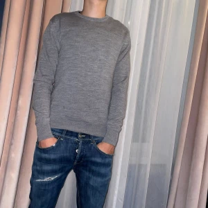 Grå merino ull tröja - Grå merino Ull tröja ifrån Uniqlo | pris 450kr | storlek Xs | måttligt använd |