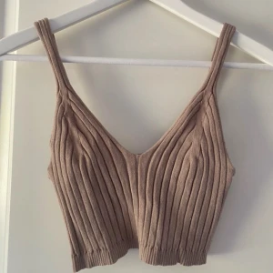 Beige ribbad stickad linnetopp H&M - Den är äkta! Nyskick, använd få gånger.