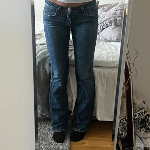 Lågmidjade bootcut jeans - Jean paul gaultier jeans st. 29. Lågmidjade bootcut blå jeans vintage