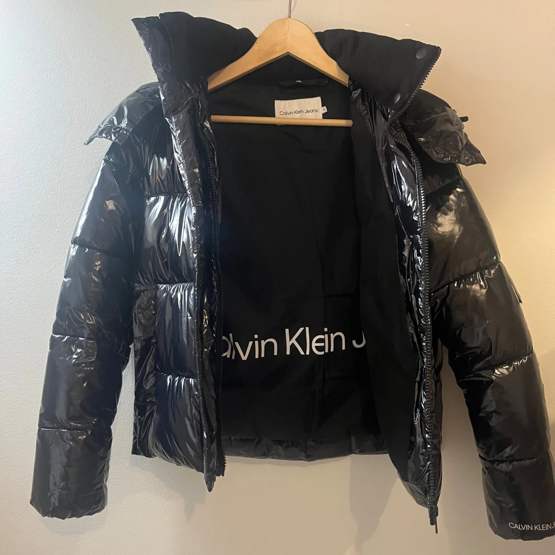 Svart pufferjacka från Calvin Klein - 2