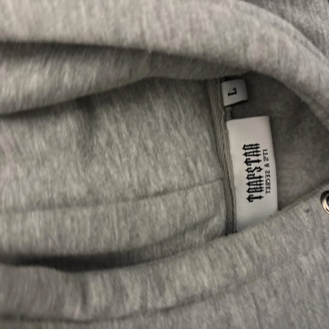 Grå hoodie från Trapstar i storlek L - 1