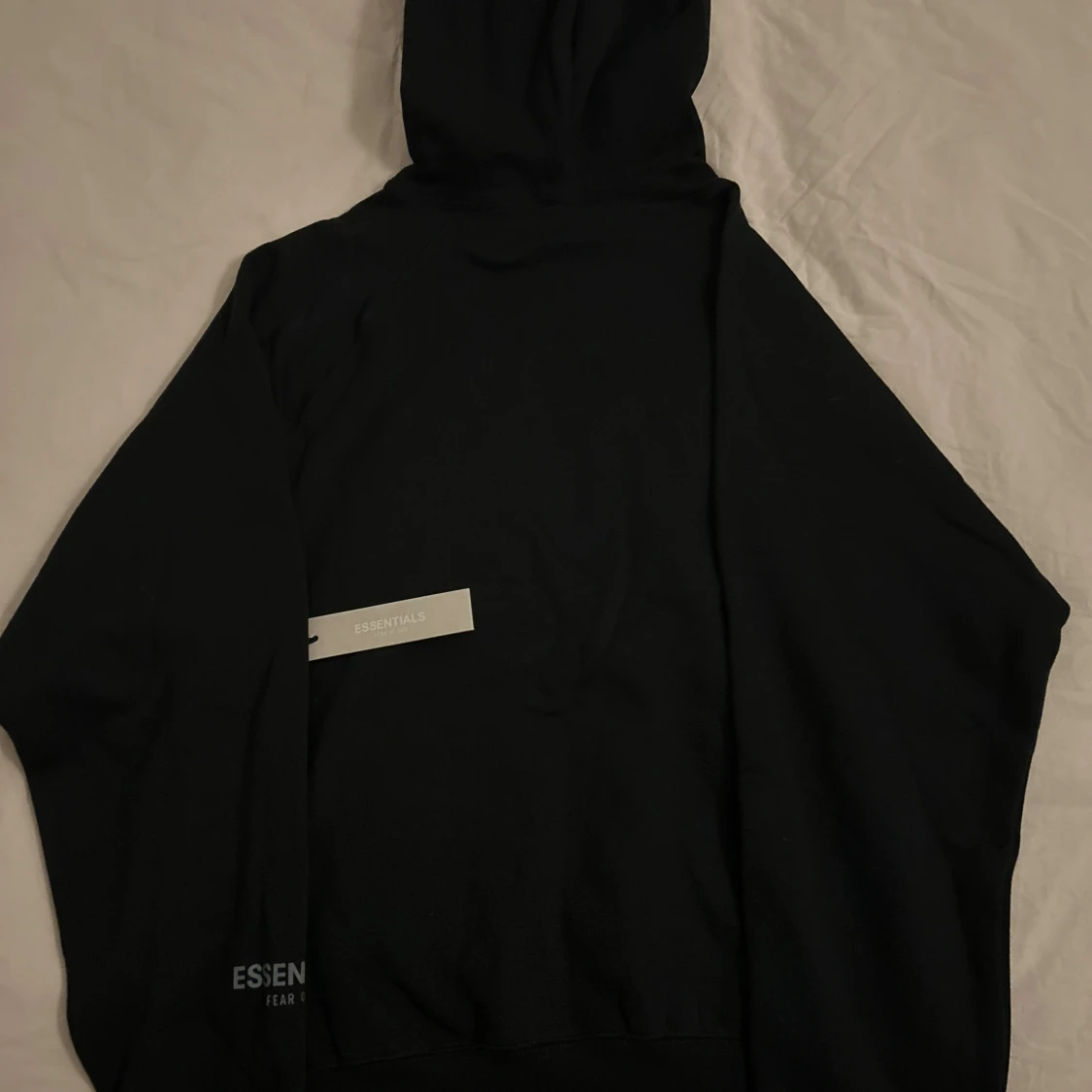 Svart Essentials hoodie med huva - 1