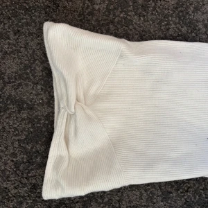 Vit tub topp - Snygg vit tub topp!!💞💞💞