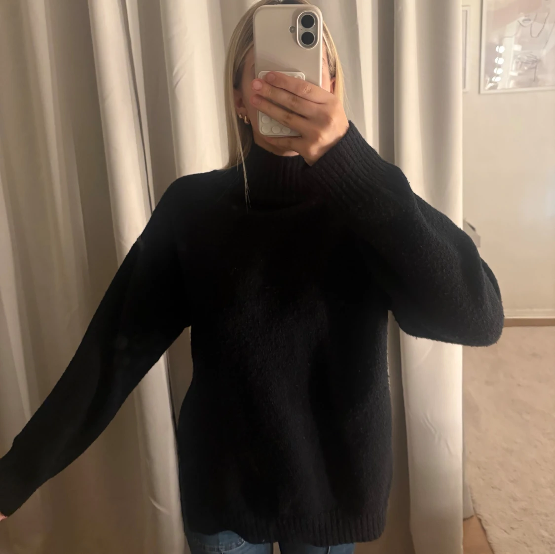 Svart stickad tröja