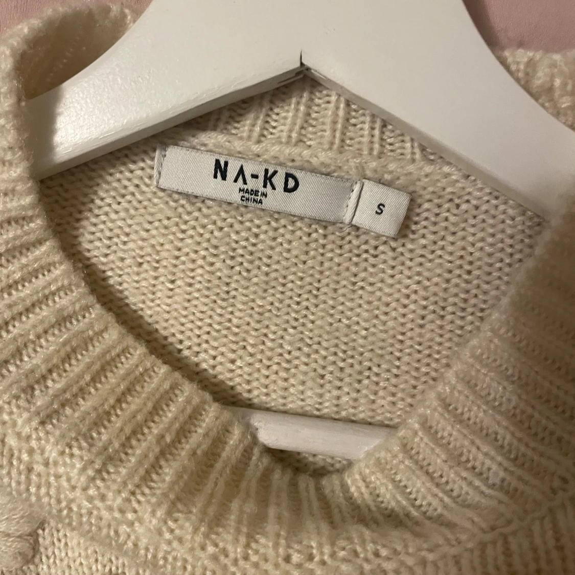 Beige stickad blommig tröja NA-KD - 1