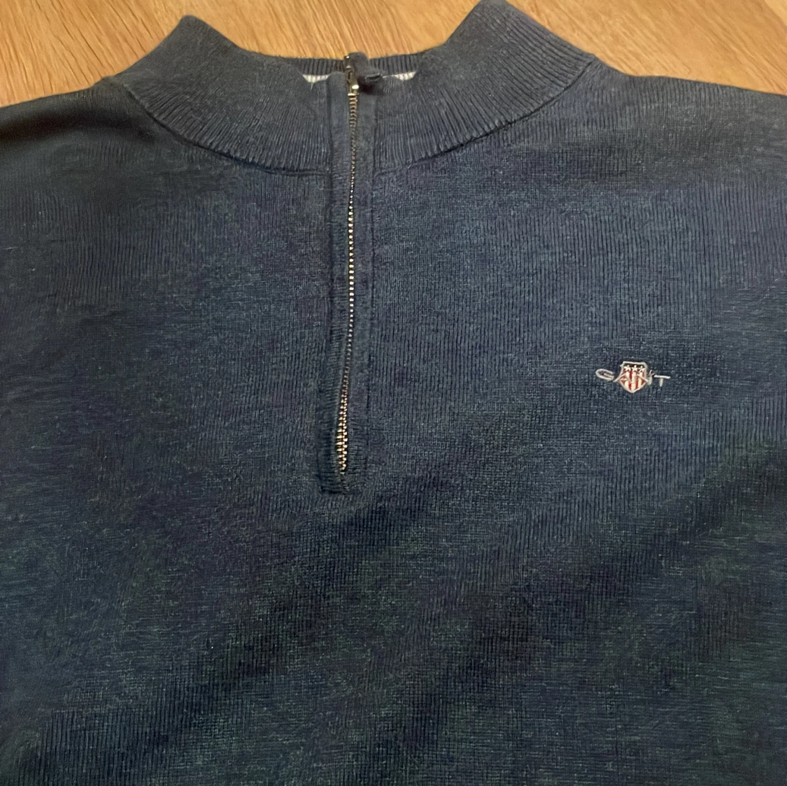 Mörkblå half zip tröja från Gant