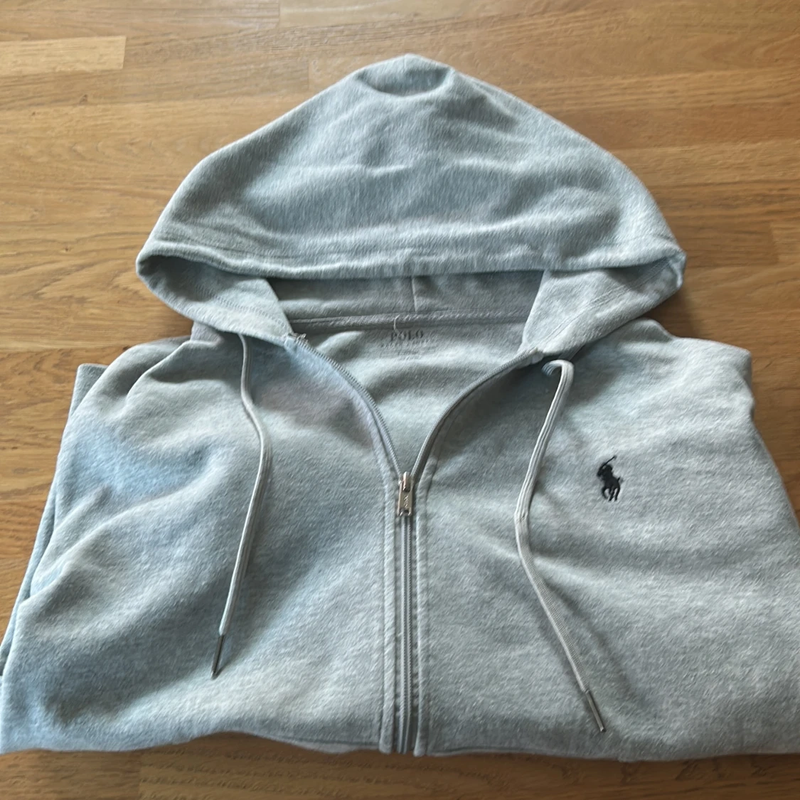 Grå hoodie från Polo Ralph Lauren - 2