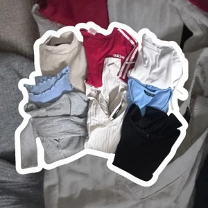 Klädpaket S 7st  - Blandat med olika tröjor i storlek S i oanvänt skick 3 tshirts (adidas och Nelly) 1 tshirt med snörning 1 lite tjockare tröja i polo 4 långärmade tröjor (bokbok, h&m, Gina) Pris kan diskuteras! #tröjor #tröja #tshirt #stickat #långärmat #höst #vinter #höstväder #mysigt #klädpaket #allakläder #allt #klädset #sweatshirt #swetry #sweter #t-shirt #dzianina #długi rękaw #jesień #zima #jesiennapogoda #przytulny #pakietuubrań #wszystkieubrania #wszystko #zestawuubrań #bluza
