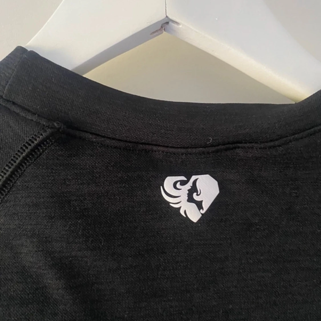 Svart långärmad tröja med tumhål - 4