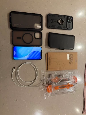 iPhone 12 - Grön iPhone 12 i gott skick, komplett med laddkabel, flera skyddande skal, skärmskydd 