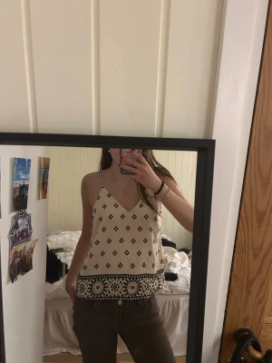 Linne HM - Fint Linne från HM med korsning i ryggen, är i storlek S och har bara använts en gång☺️🫶🏼