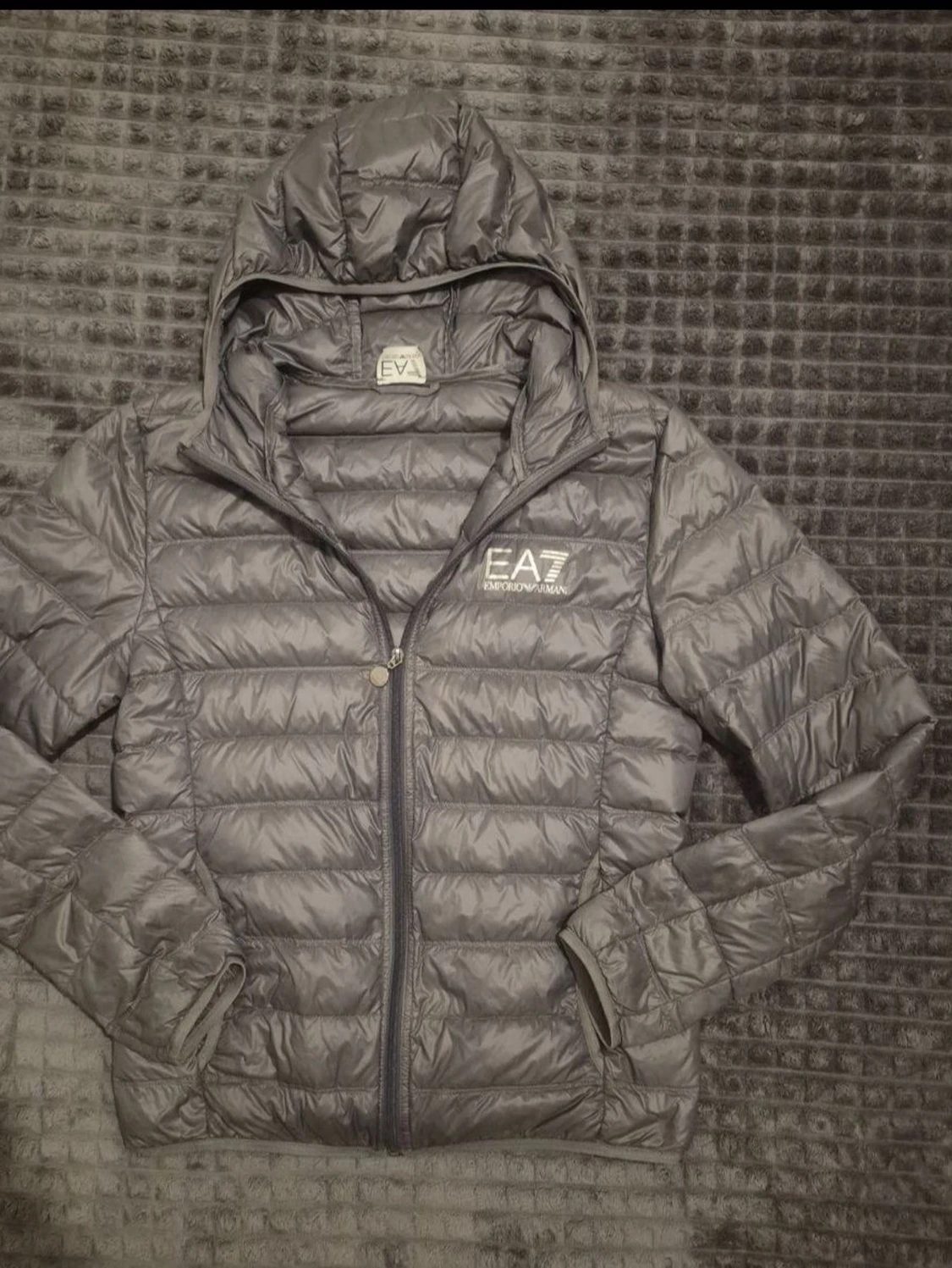 Grå pufferjacka från Emporio Armani EA7 - 3