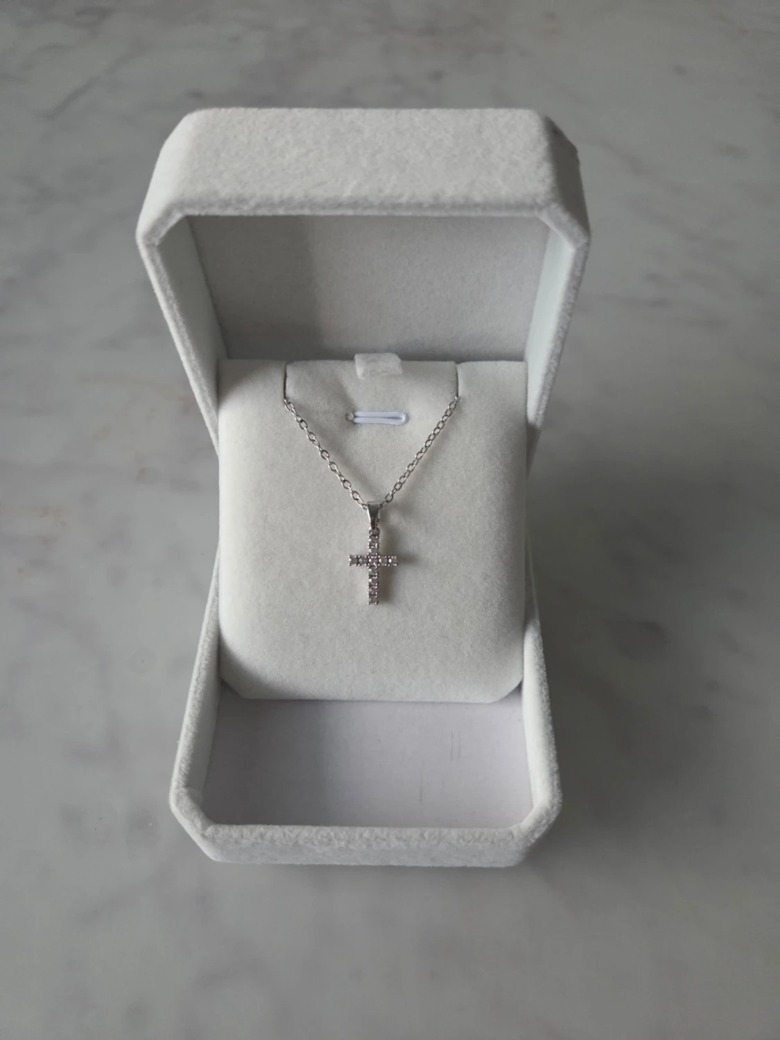 Halsband med kors - 1