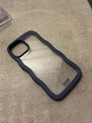 wavy case ifrån holdit  - mobilskal från holdit, mycket bra skick, iphone 14. Säljer för att jag inte längre har någon nytta utav det