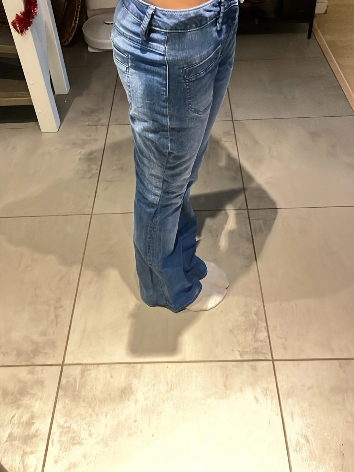 Blå bootcut jeans med fickdetaljer - 1