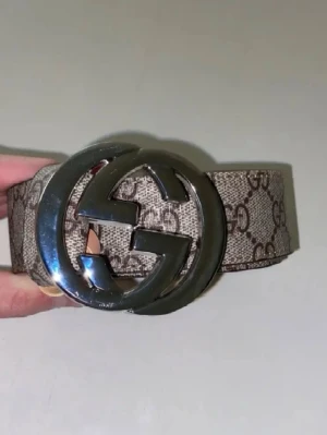 Beige G bälte - Riktigt bra kvalité, helt nytt