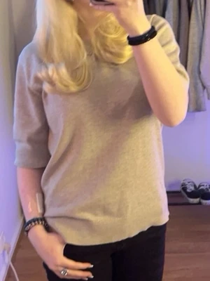 Beige tröja me korta armar - Snygg finstickad tröja ifrån Åhléns