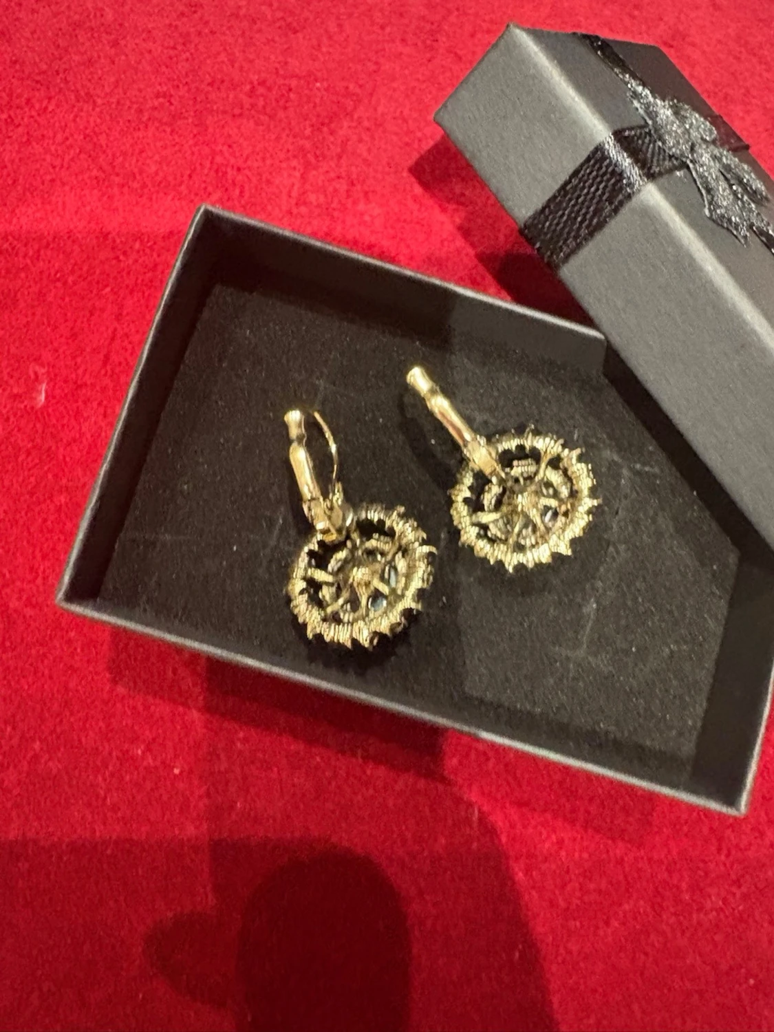 Grön och guldig väst med pärldetaljer - 1