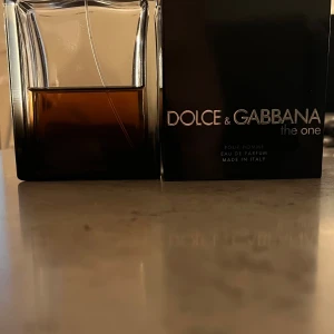 Dolce & Gabbana The One EdP 150ml - Gorgeous scent. 70/75ml left so half. Stoor in dark cold place