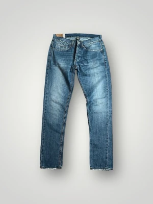 Dondup George Jeans - Tja säljer nu dessa riktigt snygga Dondup jeansen i storlek 32 där nypriset är cirka 4000kr och modellen är George, skick 8/10 vid minsta lilla fundering så är det bara att höra av sig!  Mvh Santén