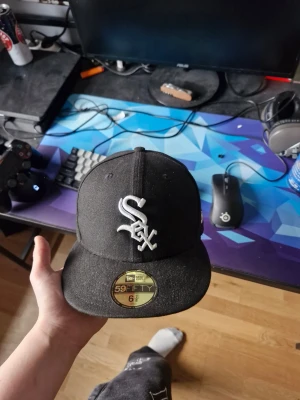 Svart New Era sox keps - Säljer en sox keps med strlk 54,9cm eller 6 7/8