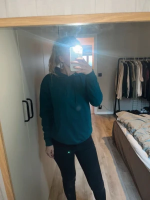 Hoodie stl XS från STAY - Hoodie i använt men bra skick. Storlek XS från STAY